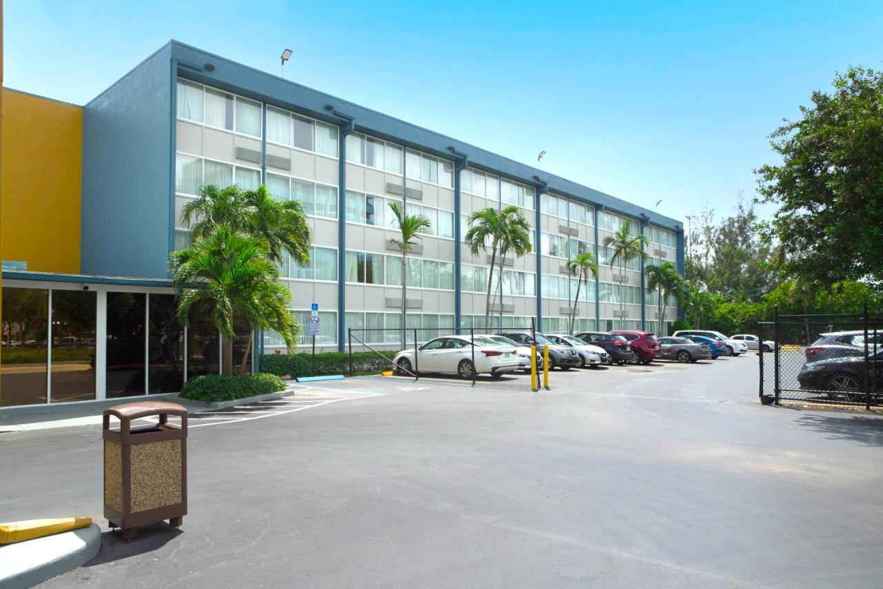 Envision Hotel Miami International Airport Экстерьер фото