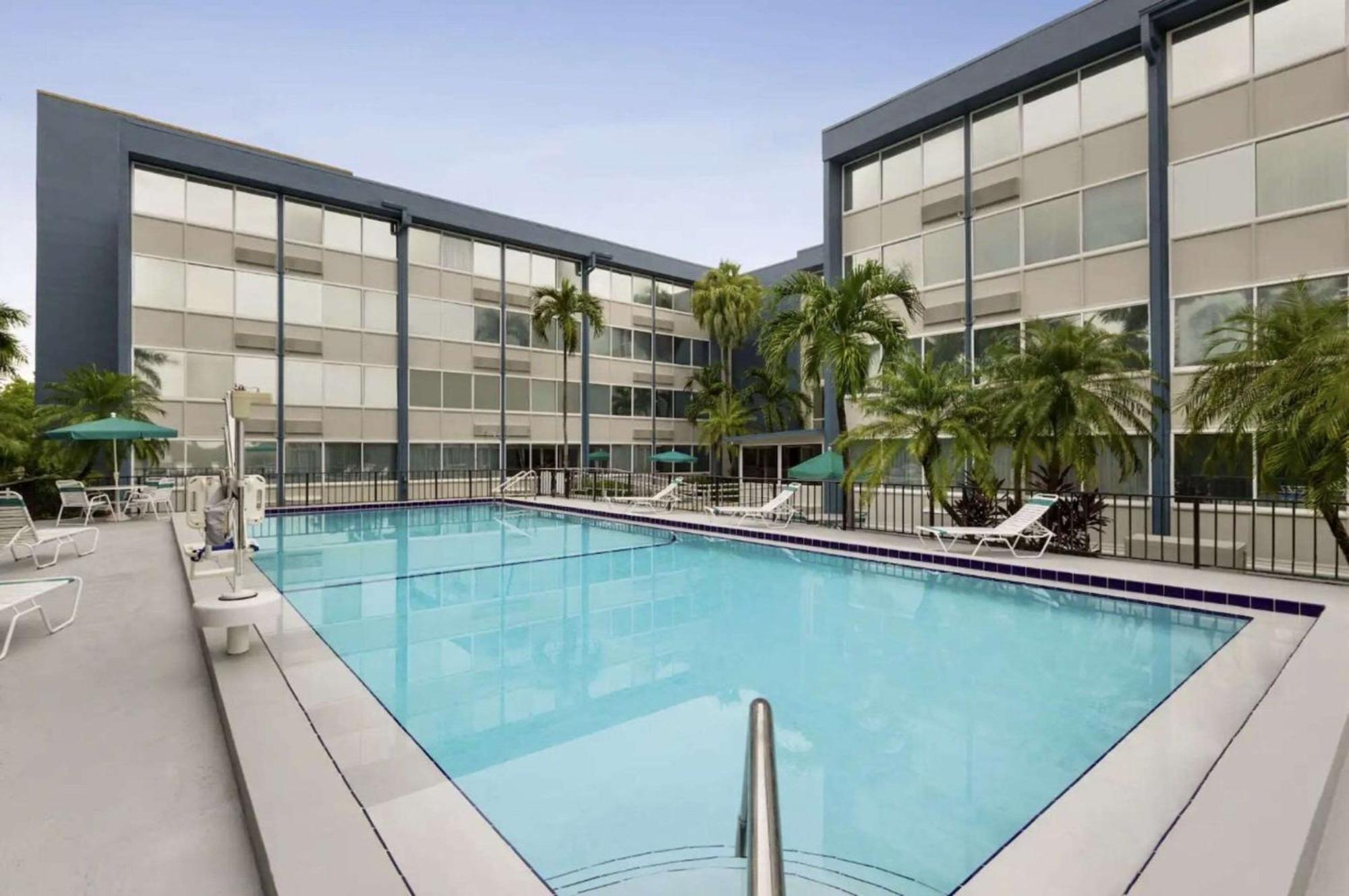 Envision Hotel Miami International Airport Экстерьер фото